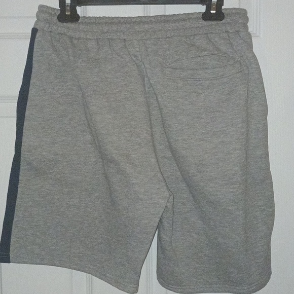 Short set - Picture 2 of 4